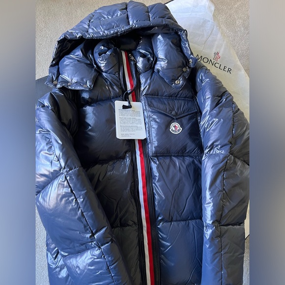 Moncler Montbeliard Short
Down jacket - Picture 5 of 9